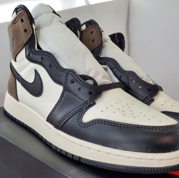 Jordan 1 High OG GS - Picture 6 of 7